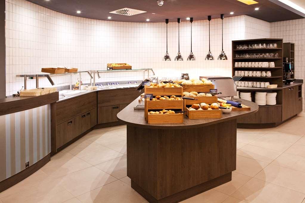 Hotel Hampton By Hilton Ratisbona Esterno foto