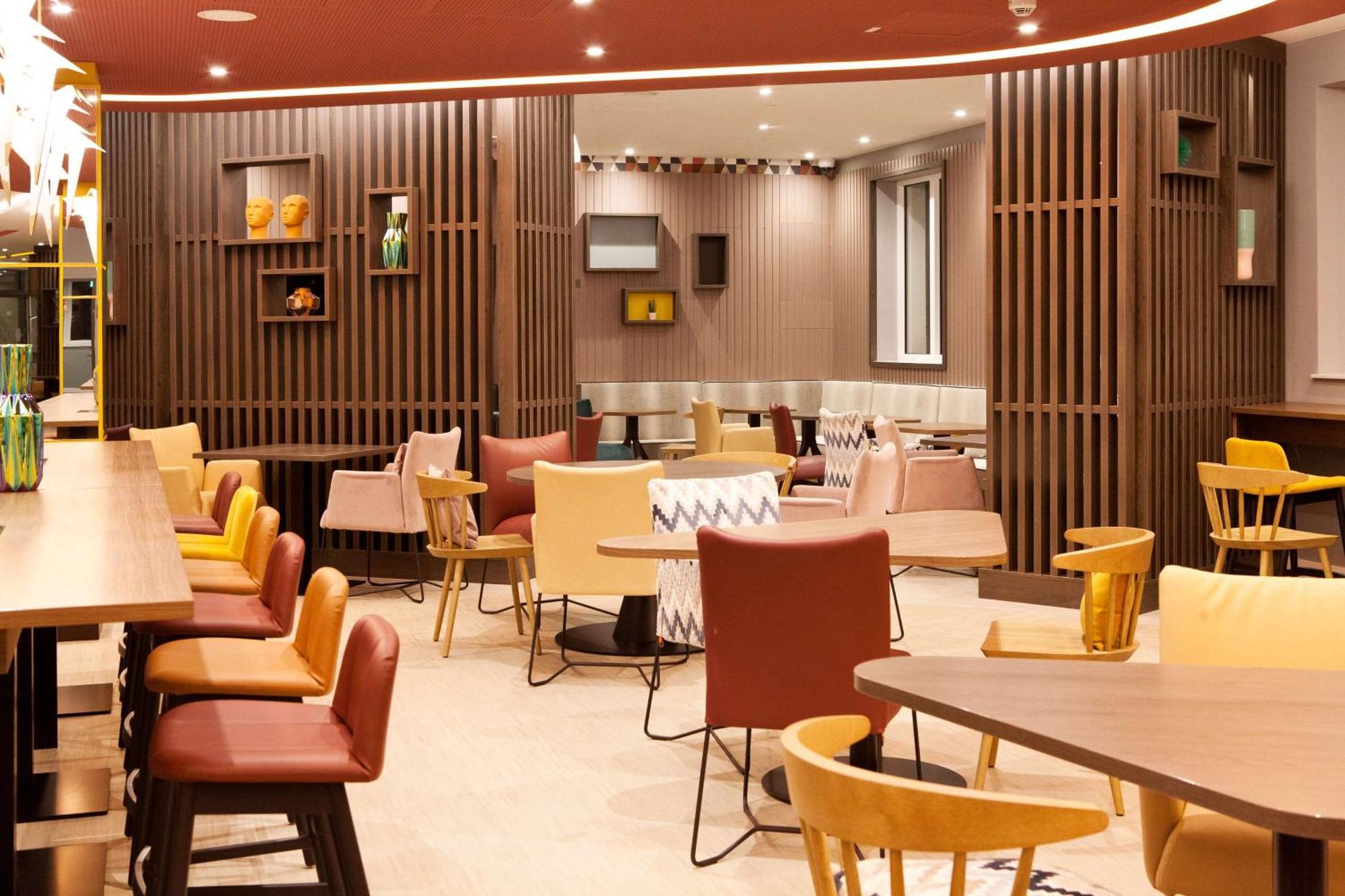 Hotel Hampton By Hilton Ratisbona Esterno foto