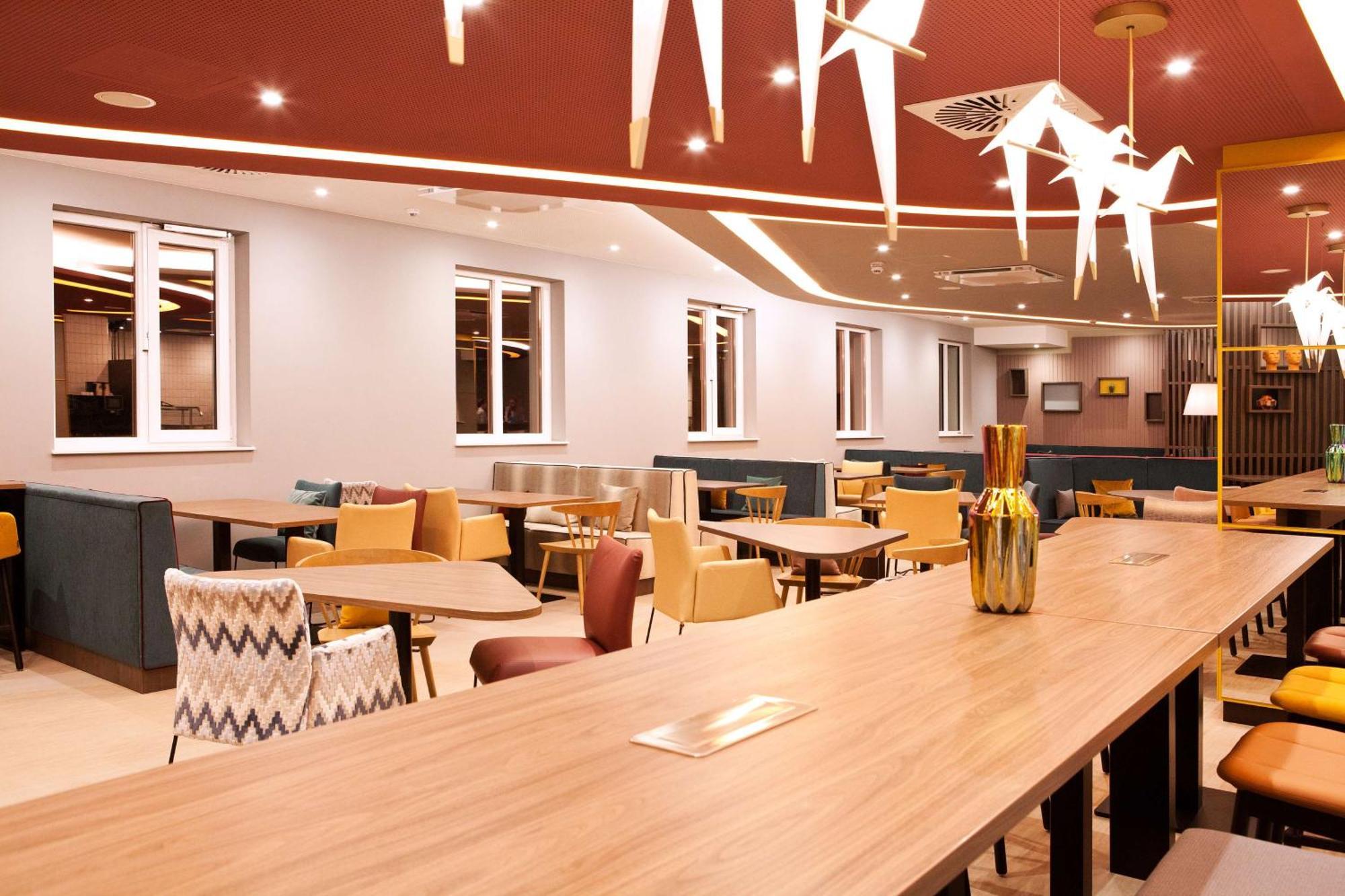 Hotel Hampton By Hilton Ratisbona Esterno foto