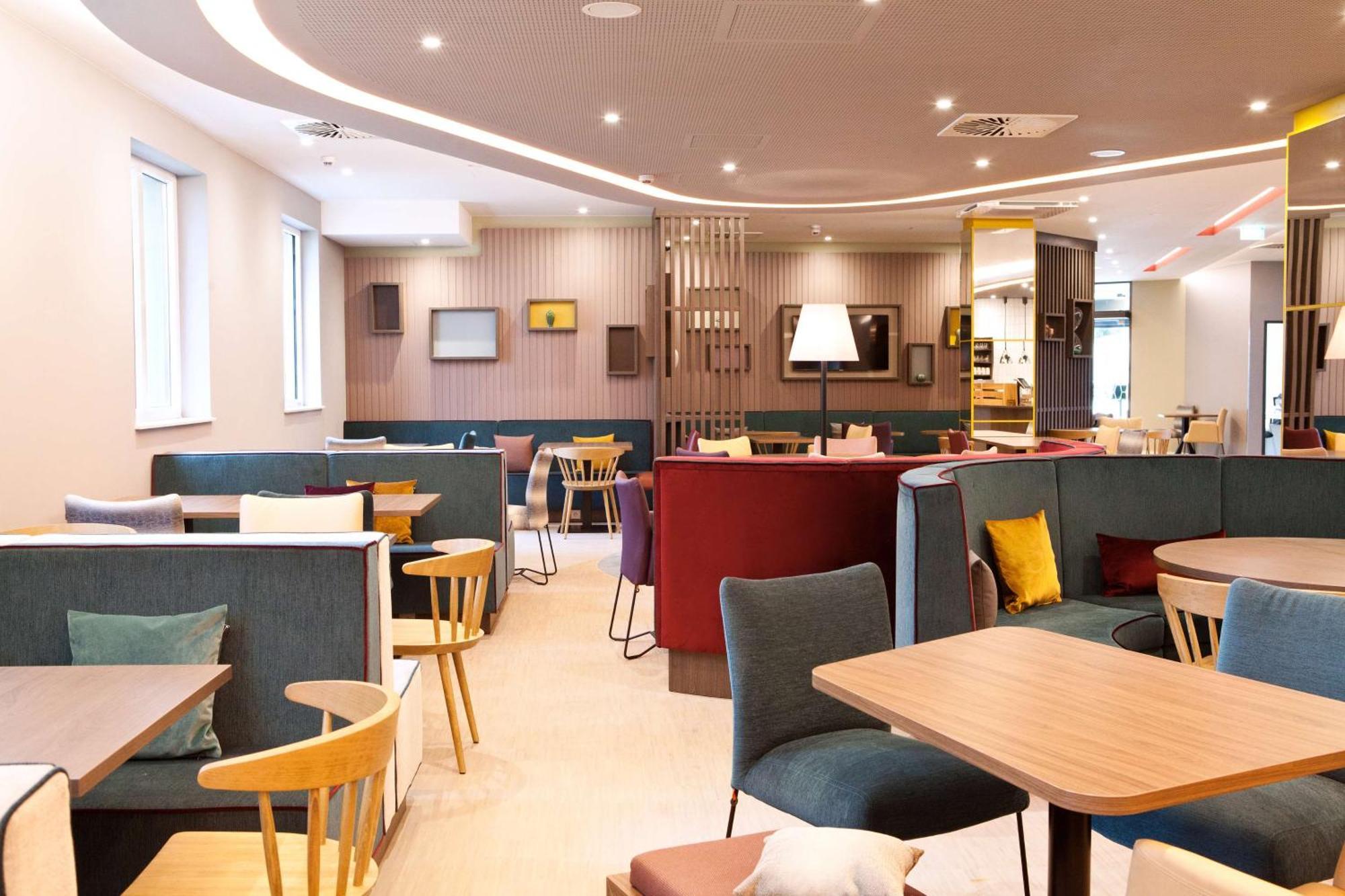 Hotel Hampton By Hilton Ratisbona Esterno foto