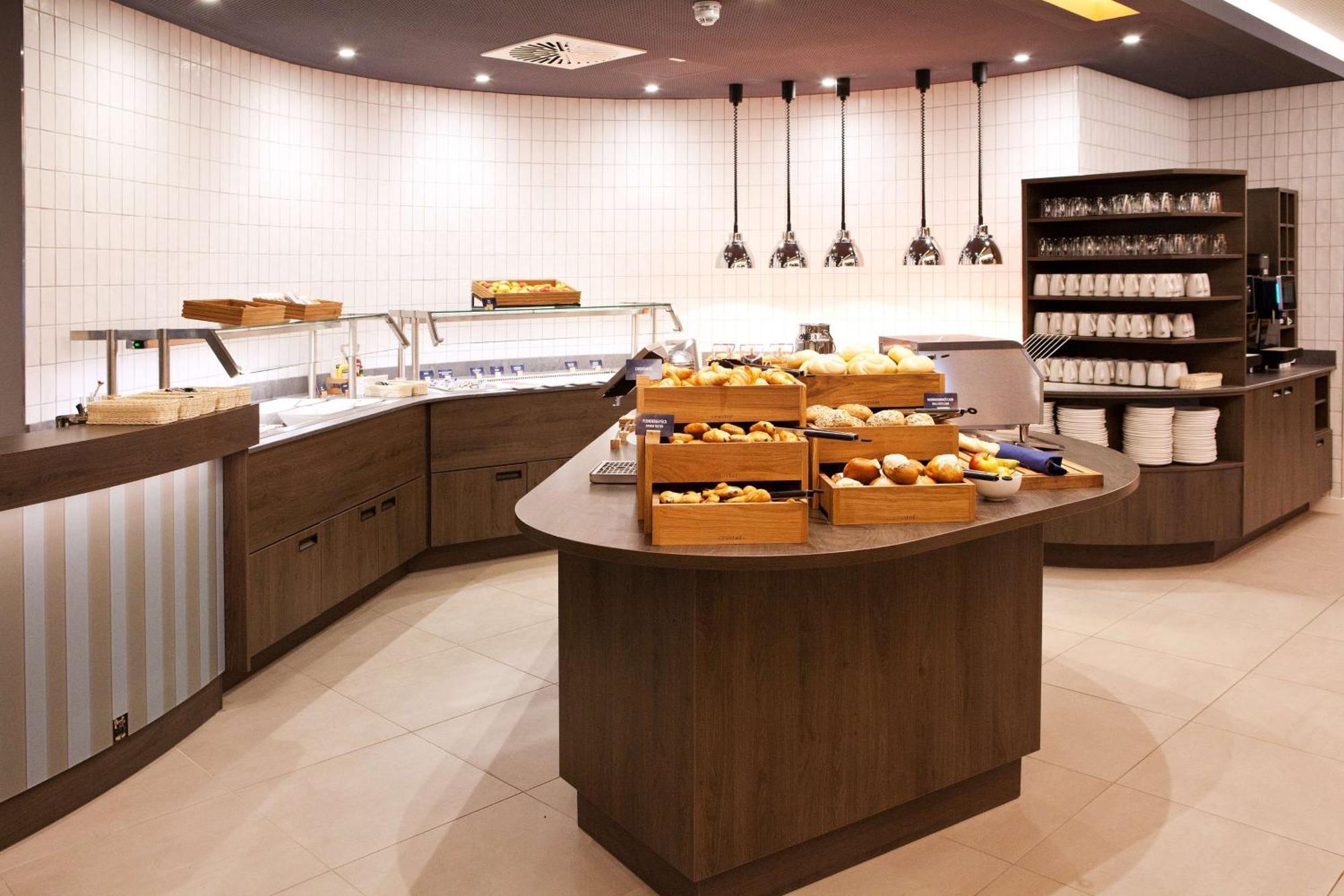 Hotel Hampton By Hilton Ratisbona Esterno foto