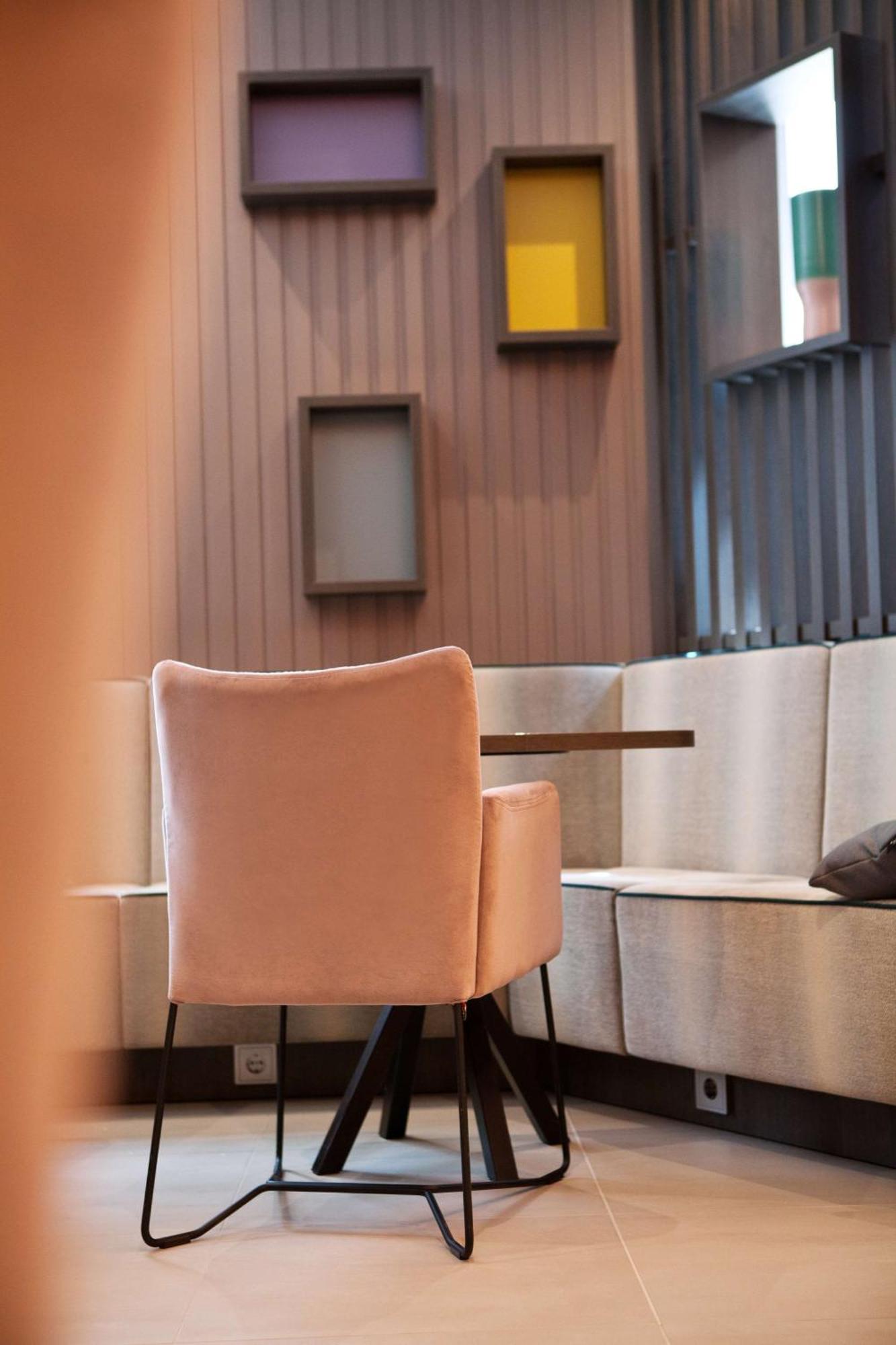 Hotel Hampton By Hilton Ratisbona Esterno foto