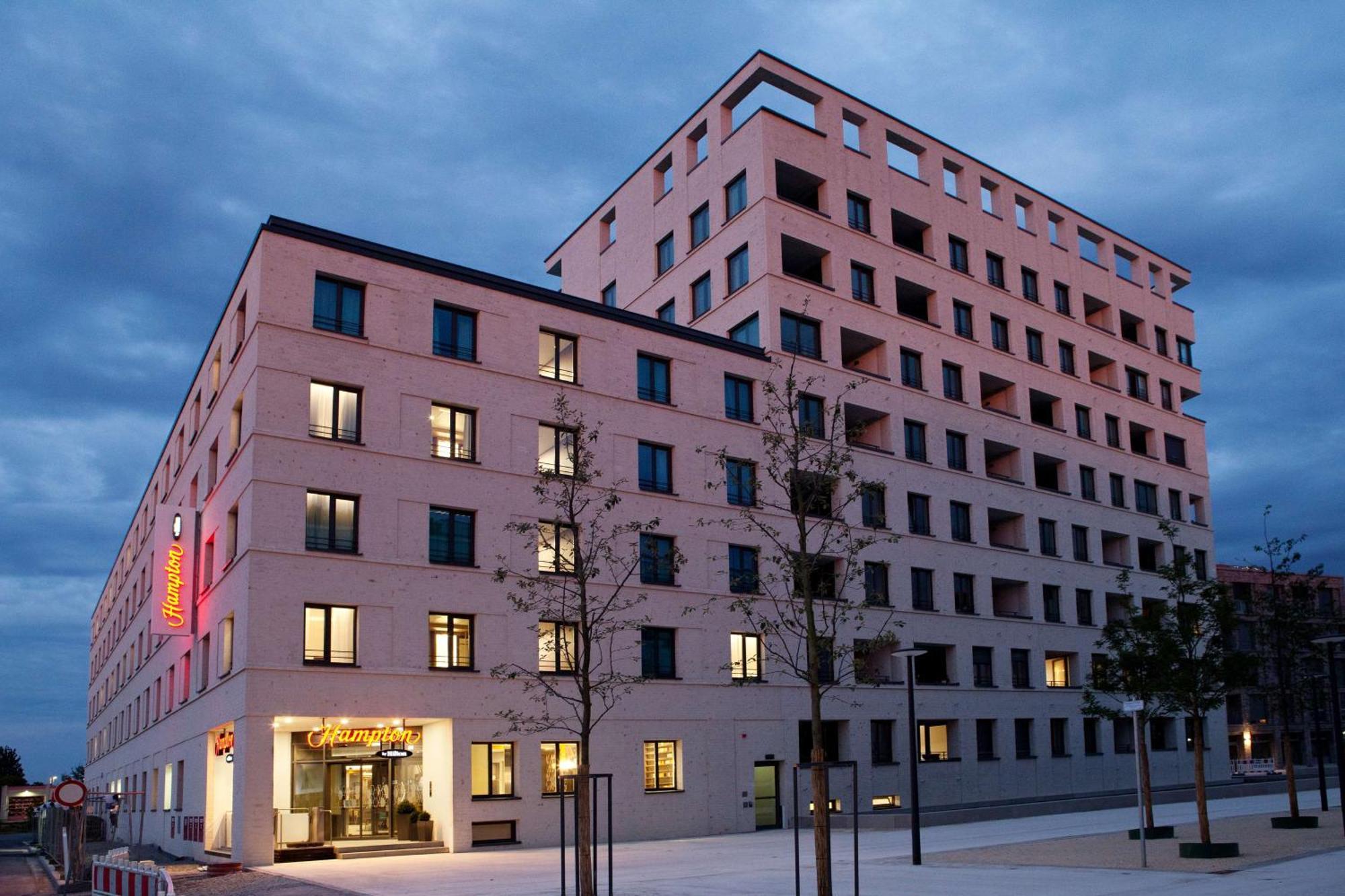 Hotel Hampton By Hilton Ratisbona Esterno foto